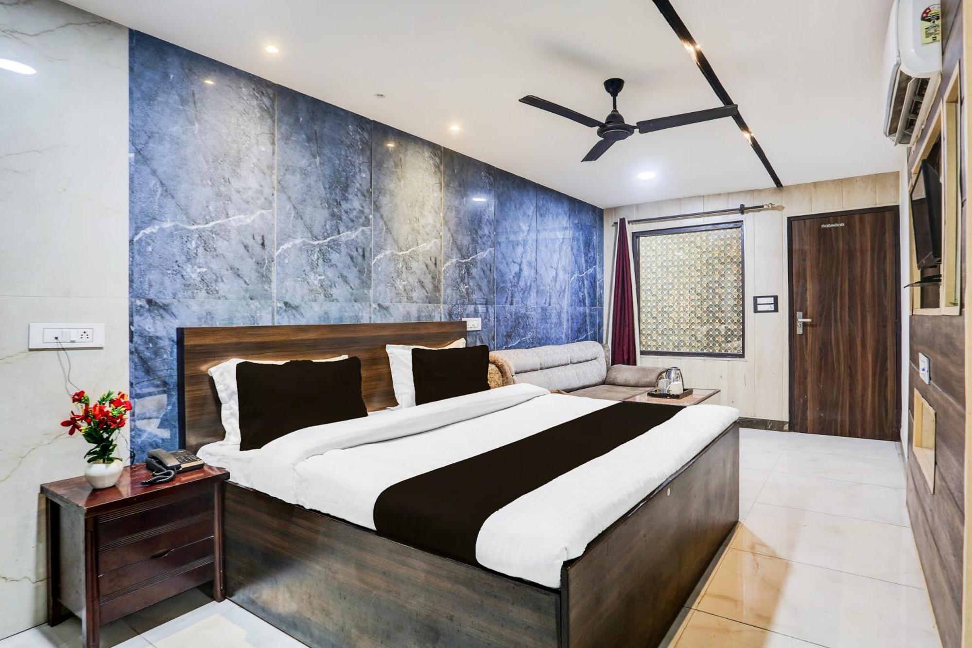 Super Townhouse Haibowal Chowk ลูดิฮานา ภายนอก รูปภาพ