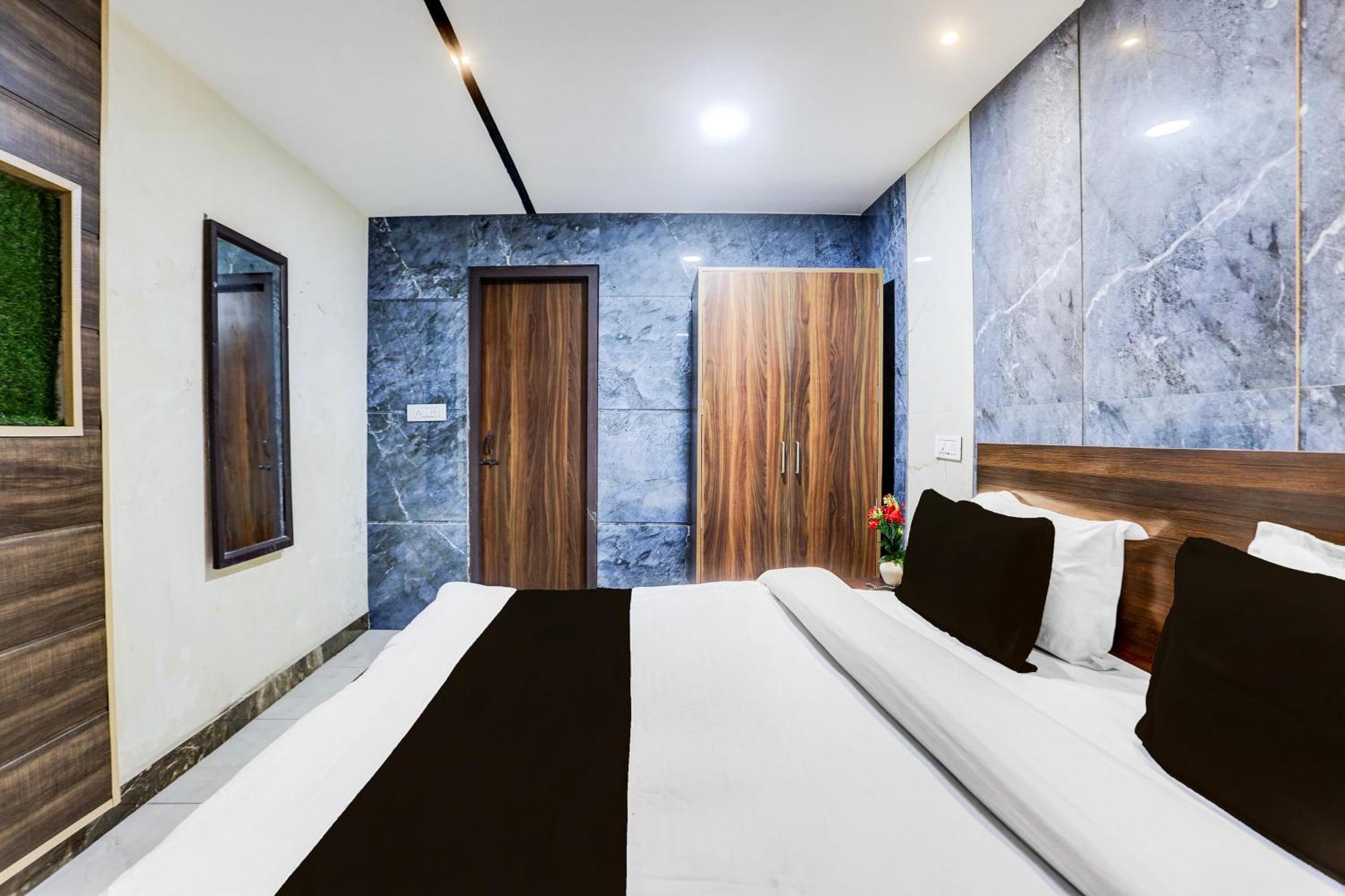 Super Townhouse Haibowal Chowk ลูดิฮานา ภายนอก รูปภาพ