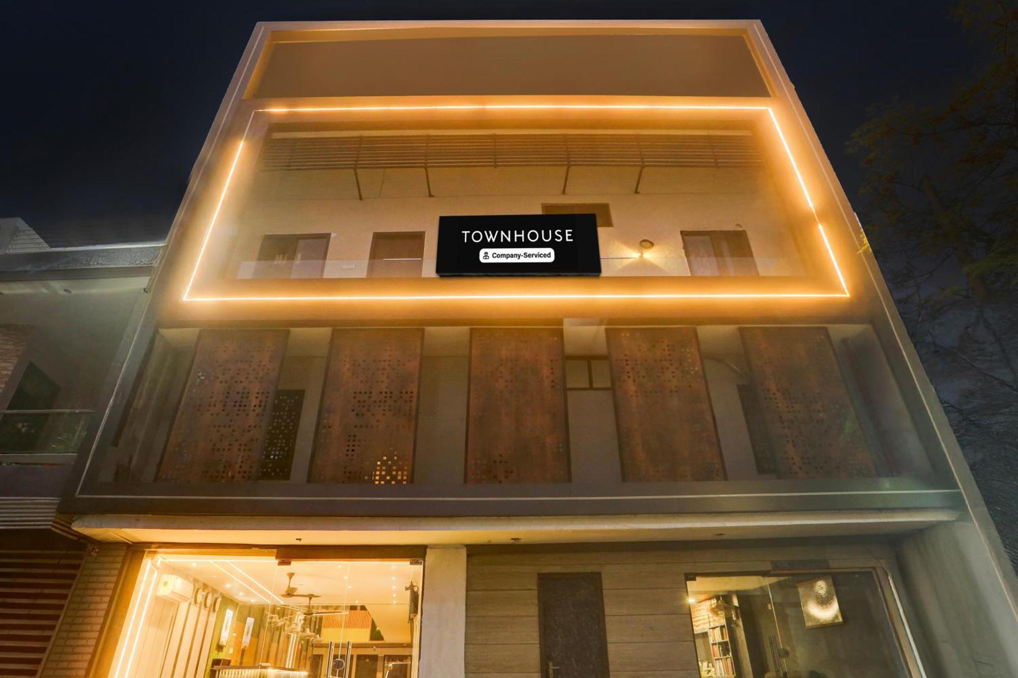 Super Townhouse Haibowal Chowk ลูดิฮานา ภายนอก รูปภาพ