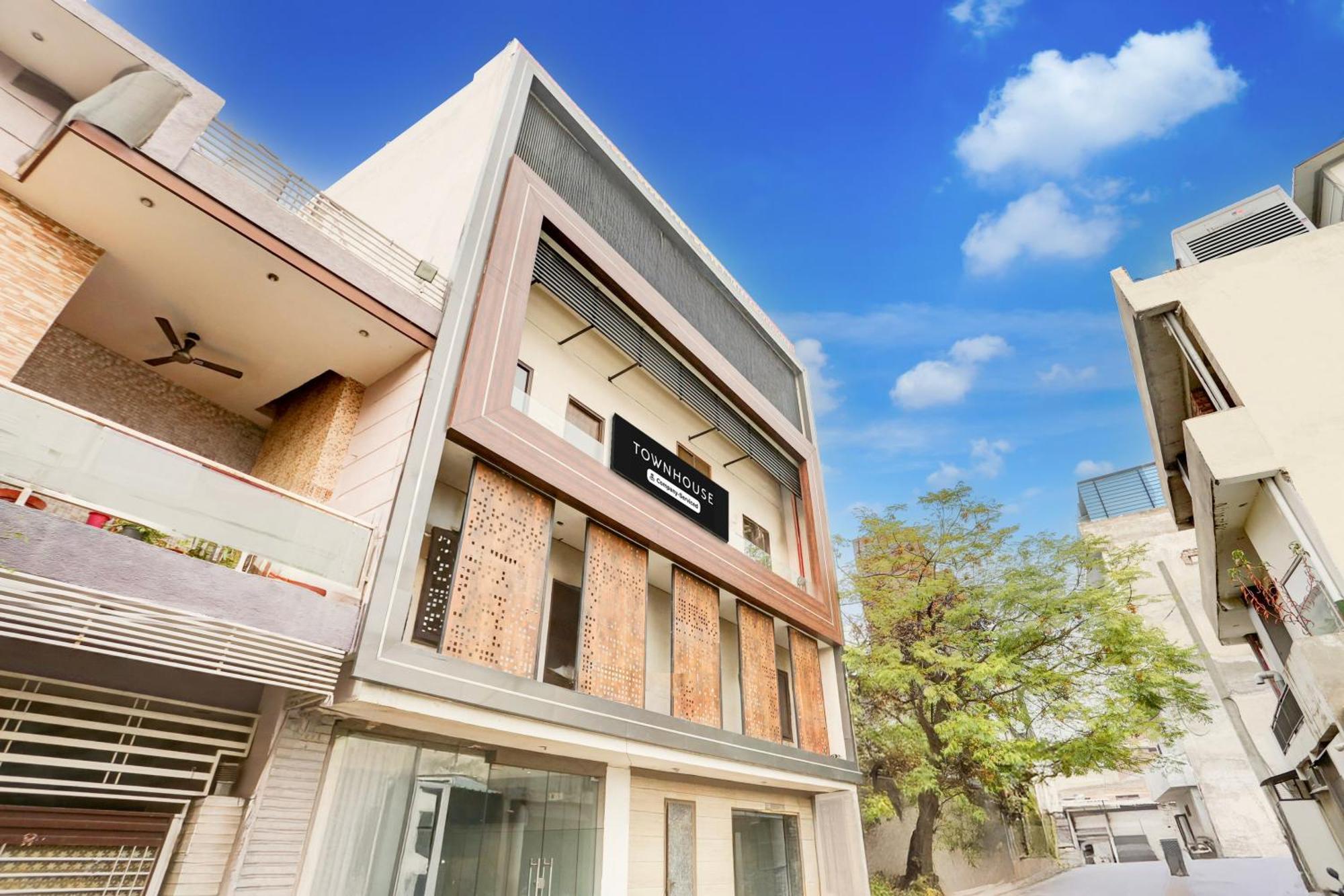Super Townhouse Haibowal Chowk ลูดิฮานา ภายนอก รูปภาพ