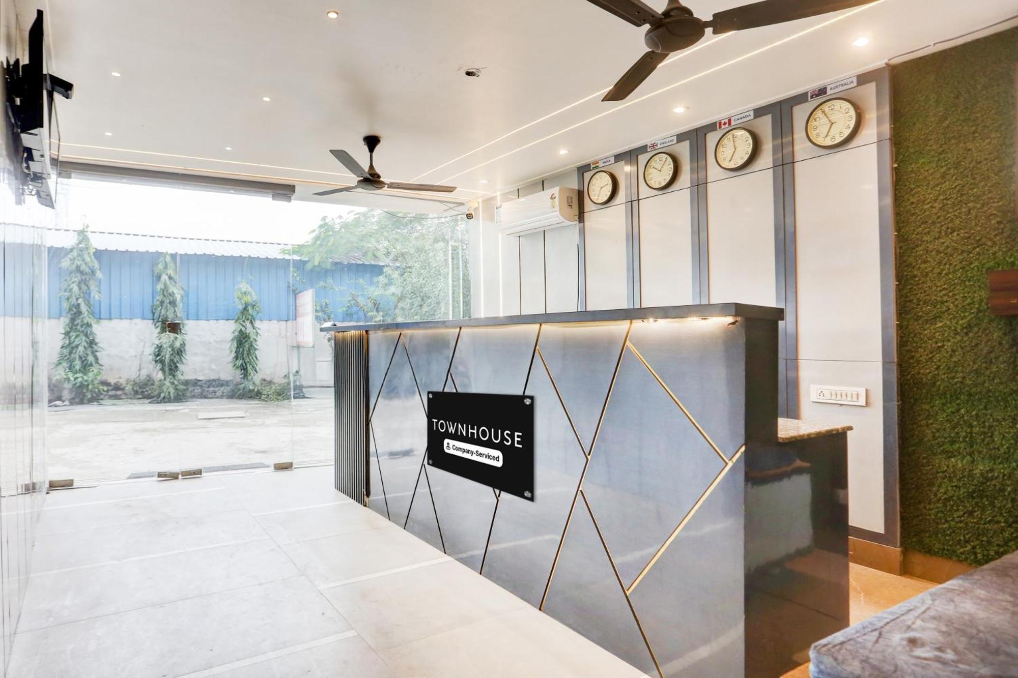 Super Townhouse Haibowal Chowk ลูดิฮานา ภายนอก รูปภาพ